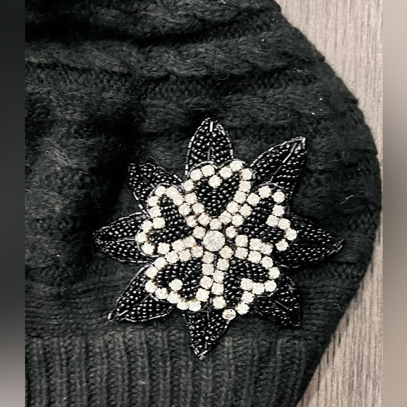 Knit Beret Pom Pom Hat - Picture 2 of 5